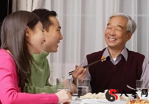 梦见已故的爷爷回家了